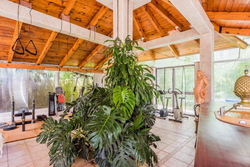 Casa en El Rosario de 712m2 1