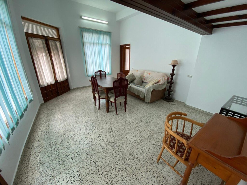 Comercial en Estepona de 145m2 1