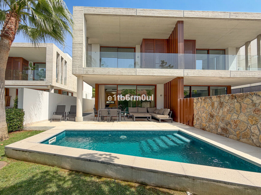 Villa en Los Monteros.