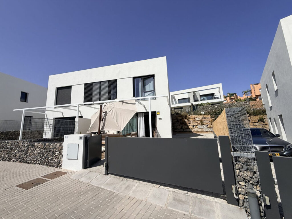 Villa en Riviera del Sol.