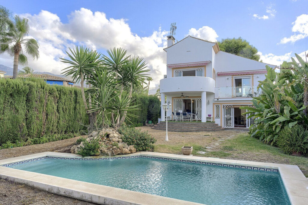 Villa en La Carolina-Guadalpín.