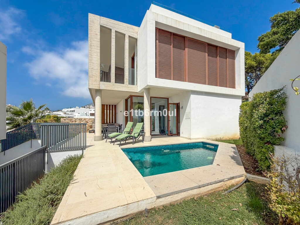 Villa en Los Monteros.
