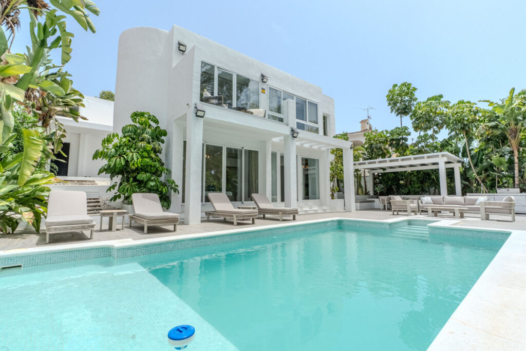 Villa en Urb. Marbesa.