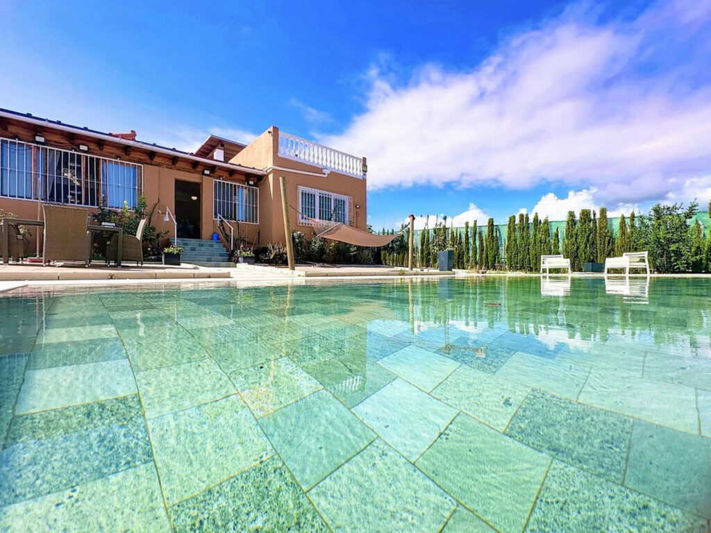 Villa en Camarate.