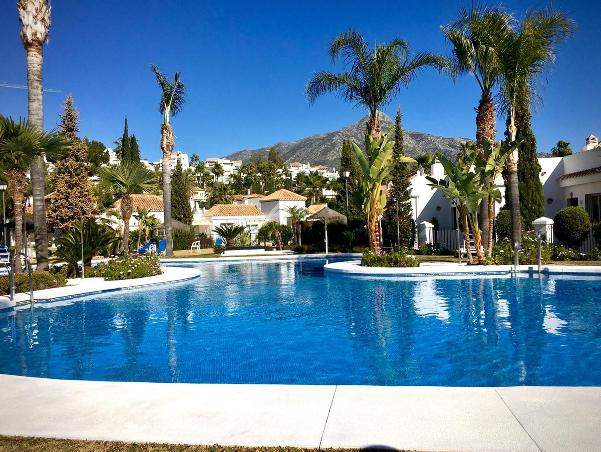 Apartamento en Urb. Marbesa.