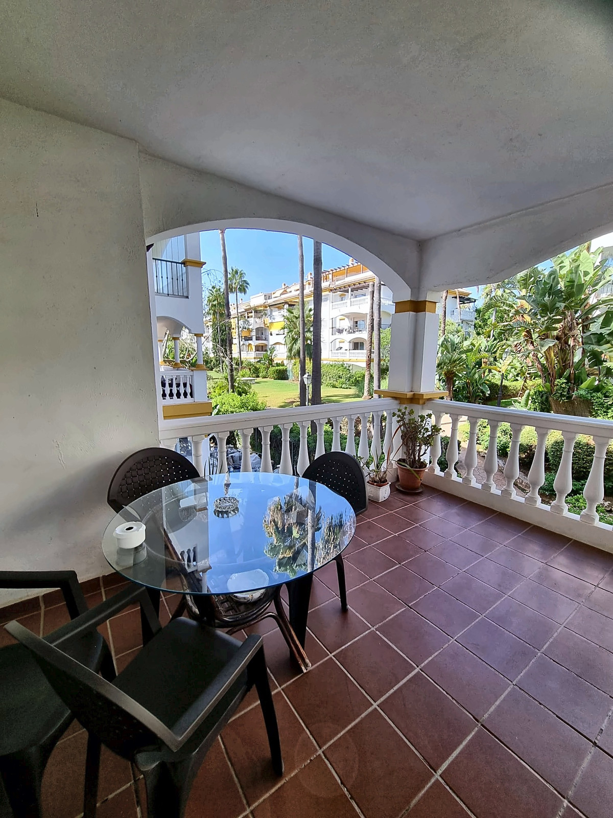 Apartamento en Urb. Marbesa.