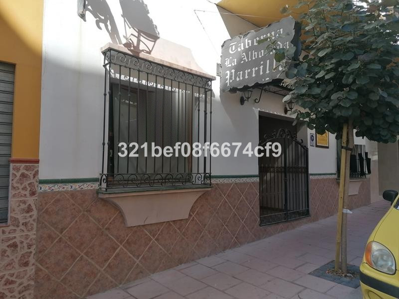 Local comercial en Parque Central.