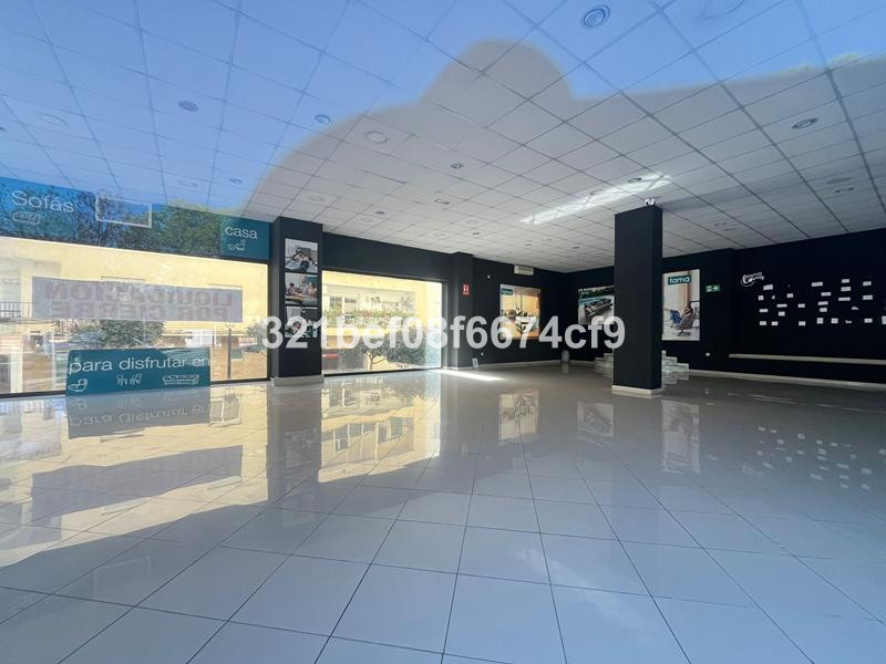 Local comercial en Parque Central.