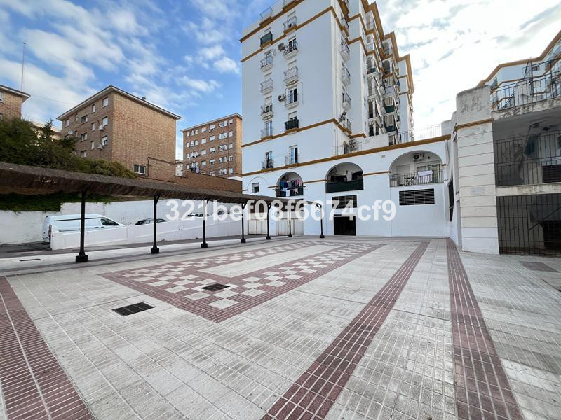 Local comercial en Parque Central.