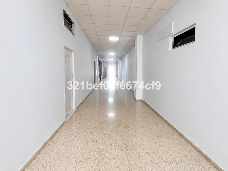 Local comercial en San Luis de Sabinillas.