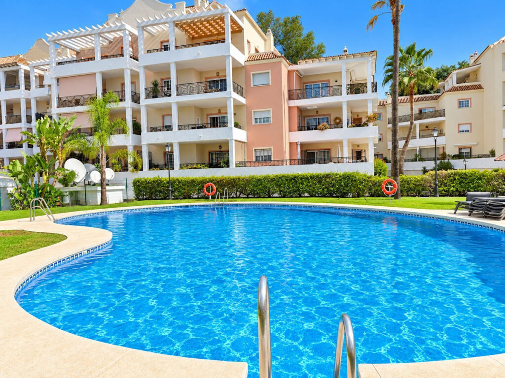 Apartamento en Urb. Marbesa.