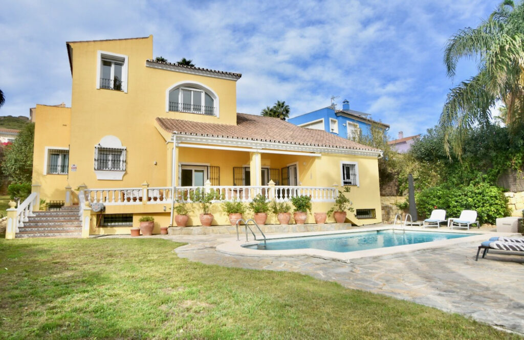 Villa en Puerto de la Duquesa.