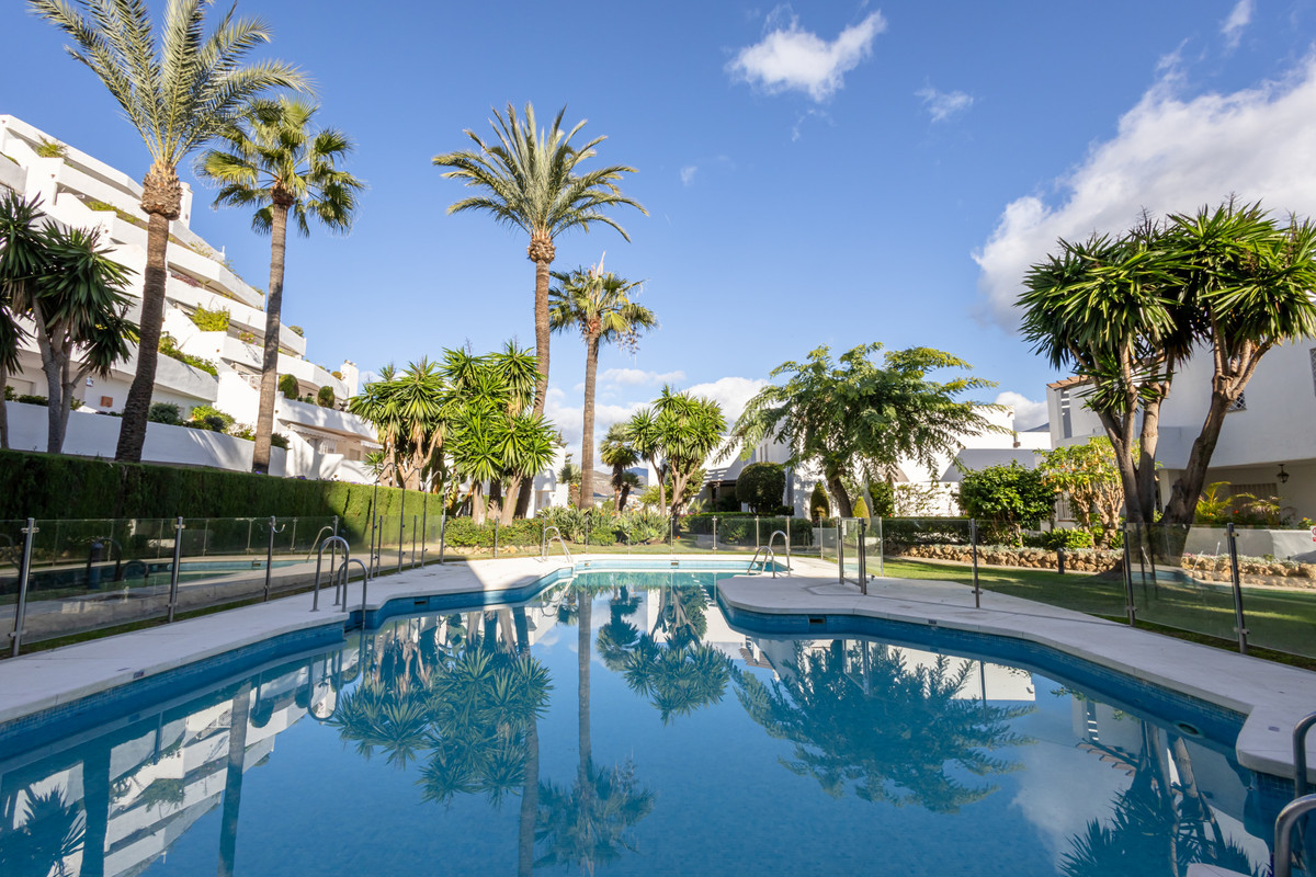 Apartamento en Urb. Marbesa.