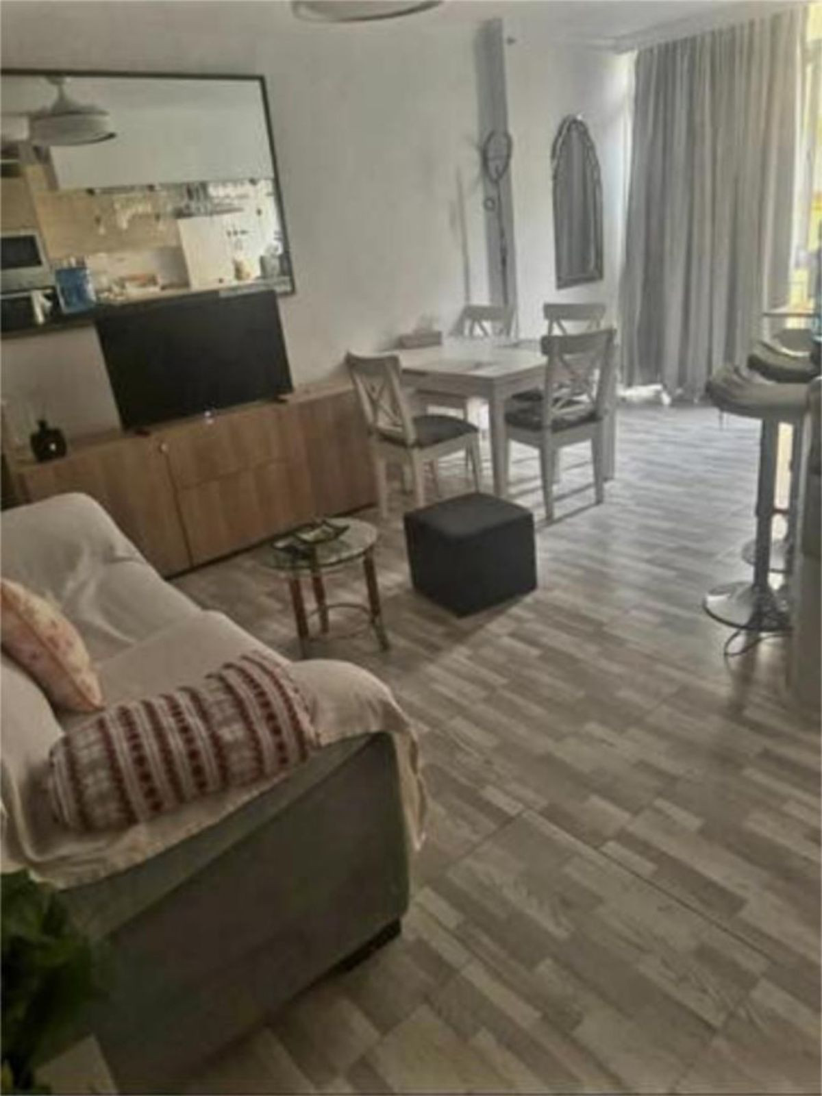 Apartamento en Urb. Marbesa.