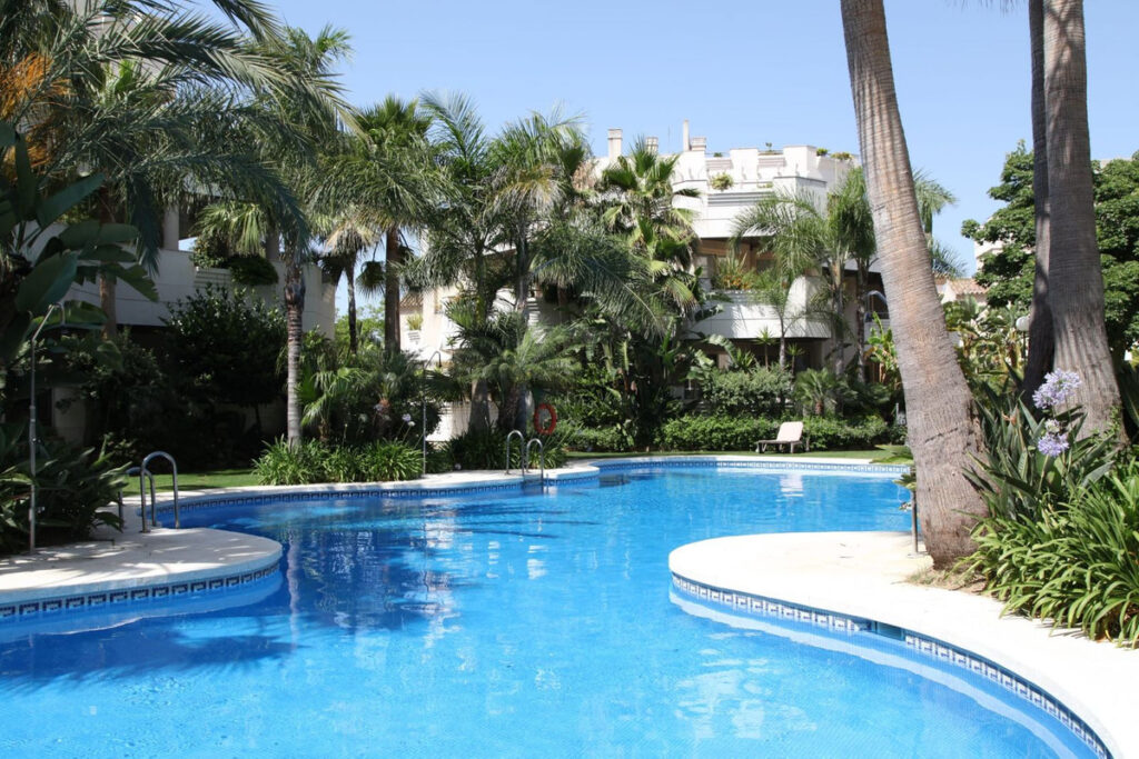 Apartamento en Urb. Marbesa.
